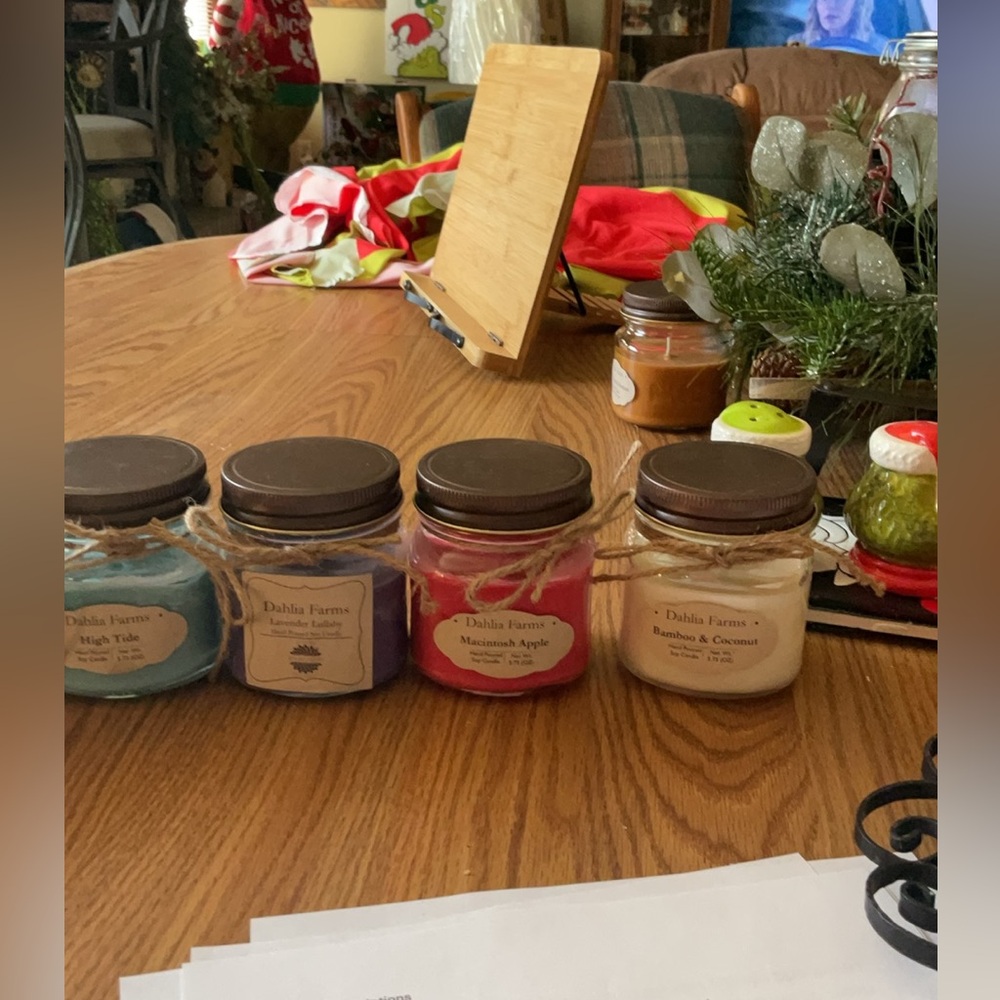 Hand poured soy candle.  Various scents - Picture 2 of 4